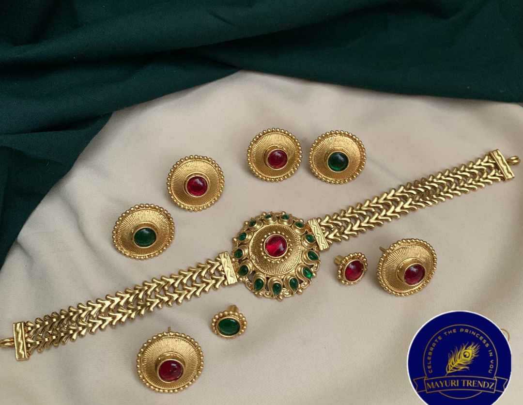 Colour Changeable Choker Set — photo 1 of 1